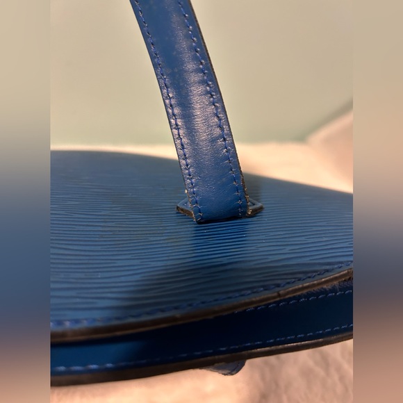 LOUIS VUITTON St. Jacque in Epi Blue Leather. Authentic & Pre-owned. - Picture 7 of 11
